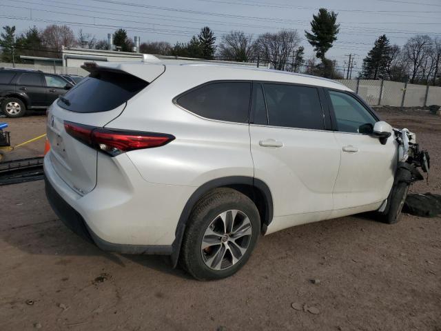 5TDHZRBH2MS109062 - 2021 TOYOTA HIGHLANDER XLE WHITE photo 3