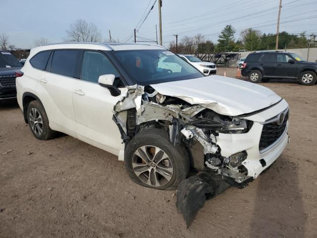 5TDHZRBH2MS109062 - 2021 TOYOTA HIGHLANDER XLE WHITE photo 4