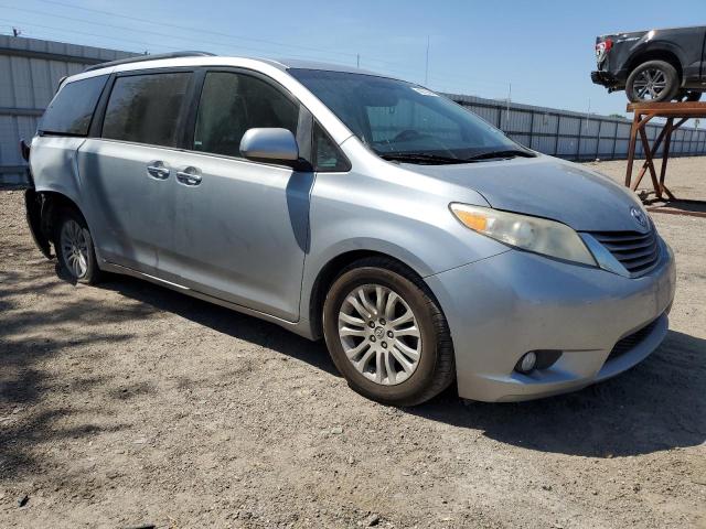 5TDYK3DC5FS569158 - 2015 TOYOTA SIENNA XLE SILVER photo 4