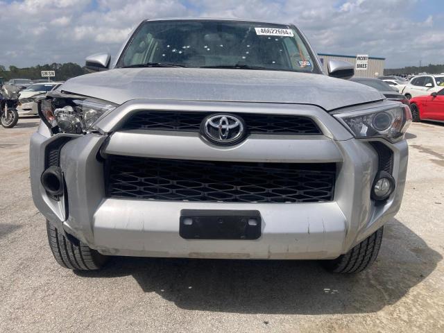 JTEZU5JR0K5201002 - 2019 TOYOTA 4RUNNER SR5 SILVER photo 5