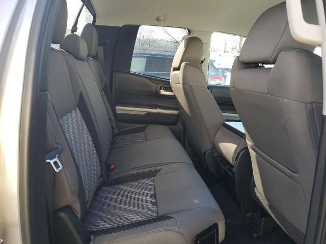 5TFUM5F11KX082981 - 2019 TOYOTA TUNDRA DOUBLE CAB SR/SR5 SILVER photo 10
