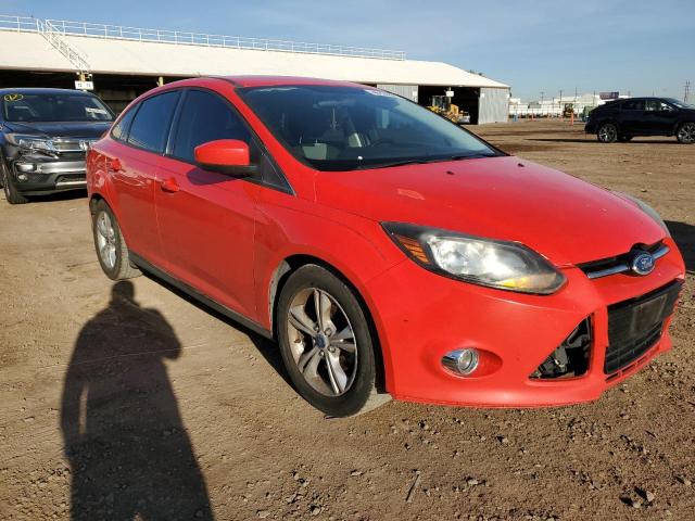 1FAHP3F2XCL262545 - 2012 FORD FOCUS SE RED photo 4