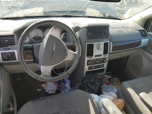 2A8HR541X9R674435 - 2009 CHRYSLER TOWN & COU TOURING GOLD photo 8