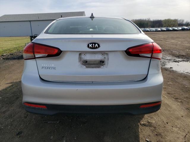 3KPFK4A74JE211346 - 2018 KIA FORTE LX SILVER photo 6