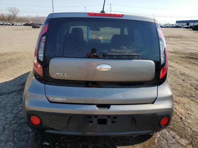 KNDJN2A26H7445959 - 2017 KIA SOUL GRAY photo 6