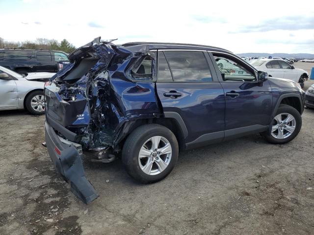 2T3P1RFV1MW216170 - 2021 TOYOTA RAV4 XLE BLUE photo 3