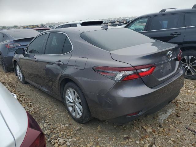 4T1C11AK0NU656243 - 2022 TOYOTA CAMRY LE GRAY photo 2