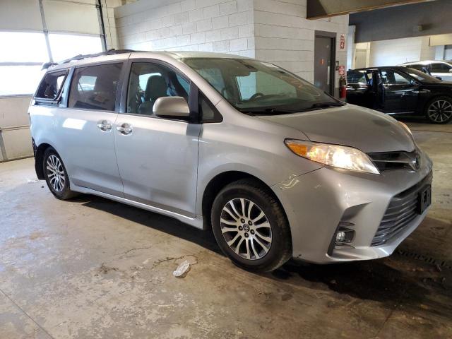 5TDYZ3DC0KS997144 - 2019 TOYOTA SIENNA XLE SILVER photo 4