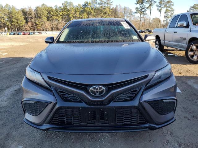 4T1G11AK1RU202493 - 2024 TOYOTA CAMRY SE NIGHT SHADE GRAY photo 5