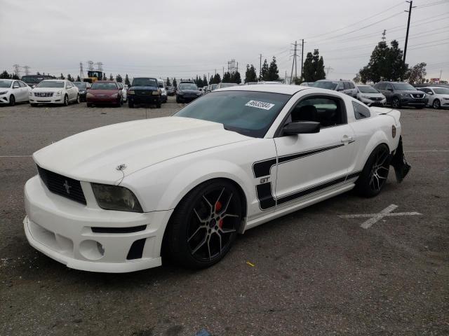 1ZVHT82H085171645 - 2008 FORD MUSTANG GT WHITE photo 1