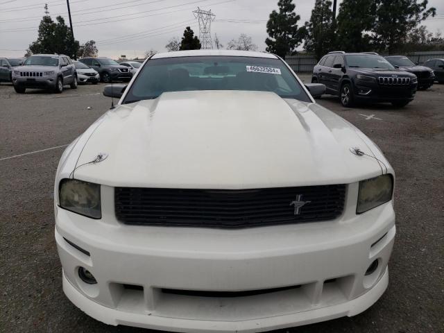 1ZVHT82H085171645 - 2008 FORD MUSTANG GT WHITE photo 5