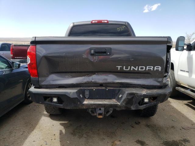 5TFDW5F10HX674925 - 2017 TOYOTA TUNDRA CREWMAX SR5 CHARCOAL photo 6