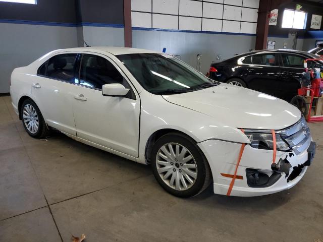 3FAHP0HA0BR122491 - 2011 FORD FUSION SE WHITE photo 4