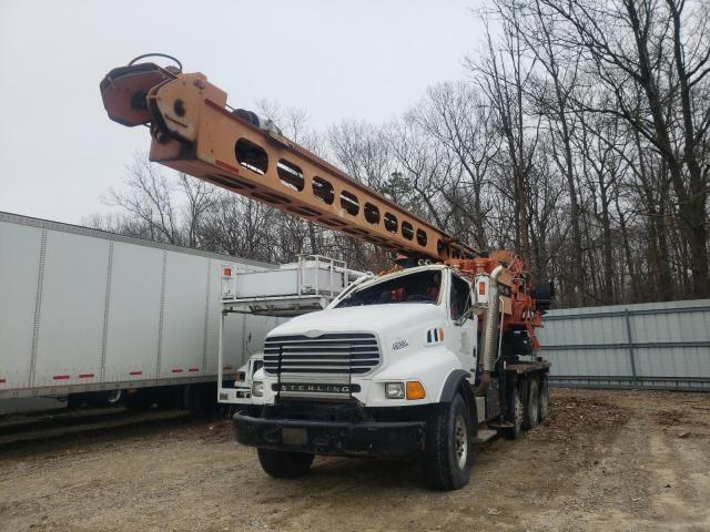 2FZHAZDE46AW84304 - 2006 STERLING TRUCK L 9500 ORANGE photo 2