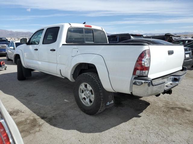 3TMMU4FN0FM084956 - 2015 TOYOTA TACOMA DOUBLE CAB LONG BED WHITE photo 2