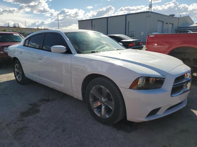 2C3CDXBG9DH505948 - 2013 DODGE CHARGER SE WHITE photo 4