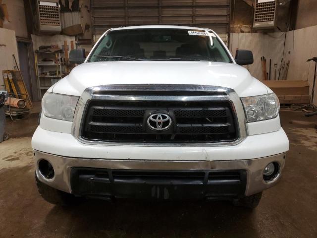 5TFDW5F11BX192035 - 2011 TOYOTA TUNDRA CREWMAX SR5 WHITE photo 5