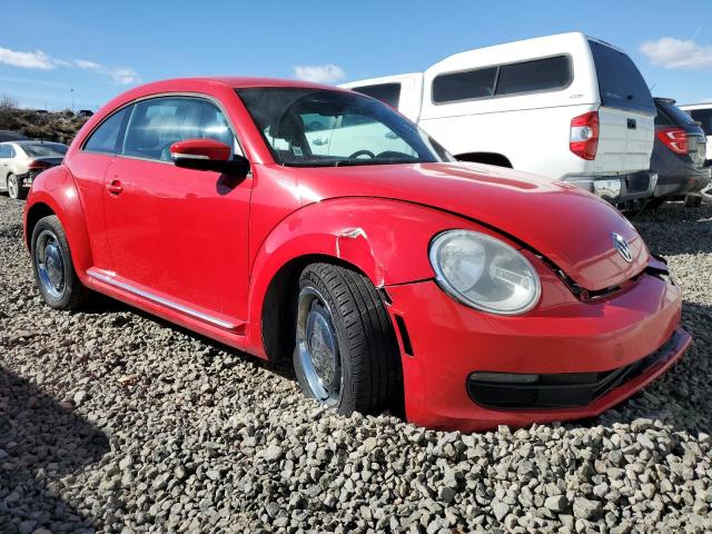 3VWJP7AT6DM613600 - 2013 VOLKSWAGEN BEETLE RED photo 4