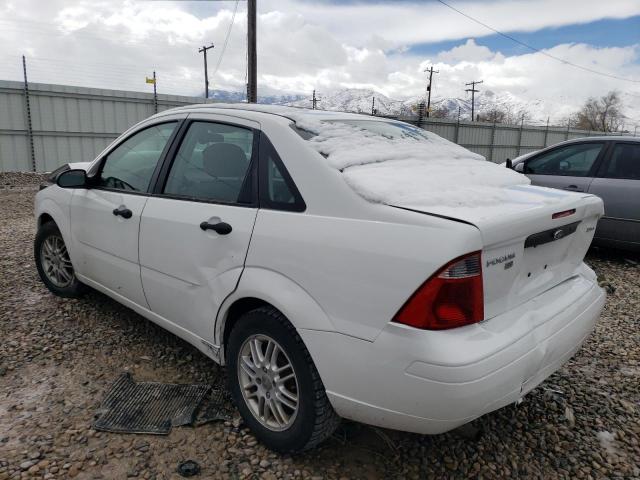 1FAFP34N85W126050 - 2005 FORD FOCUS ZX4 WHITE photo 2