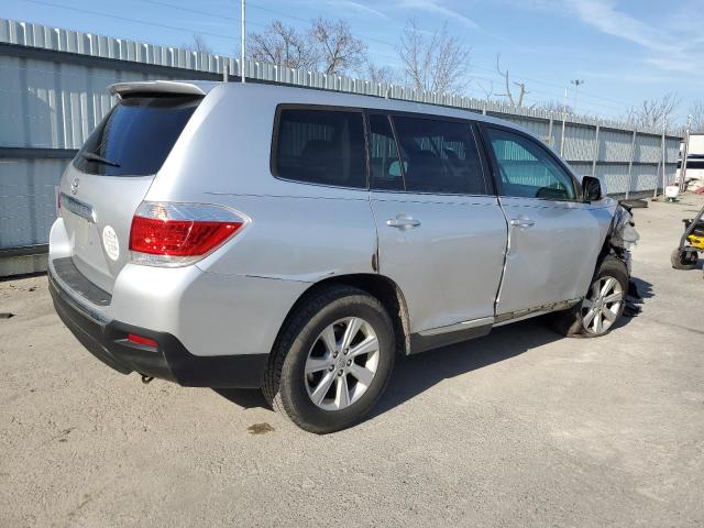 5TDZA3EH4DS038967 - 2013 TOYOTA HIGHLANDER BASE SILVER photo 3