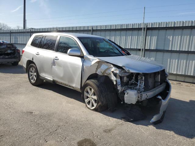 5TDZA3EH4DS038967 - 2013 TOYOTA HIGHLANDER BASE SILVER photo 4