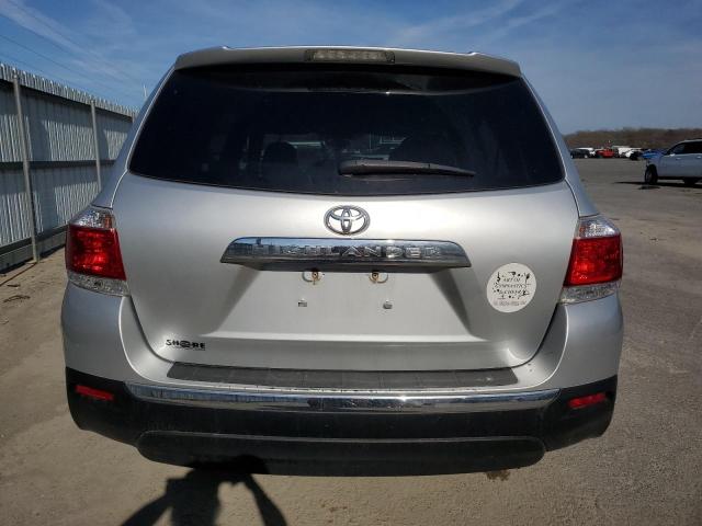 5TDZA3EH4DS038967 - 2013 TOYOTA HIGHLANDER BASE SILVER photo 6