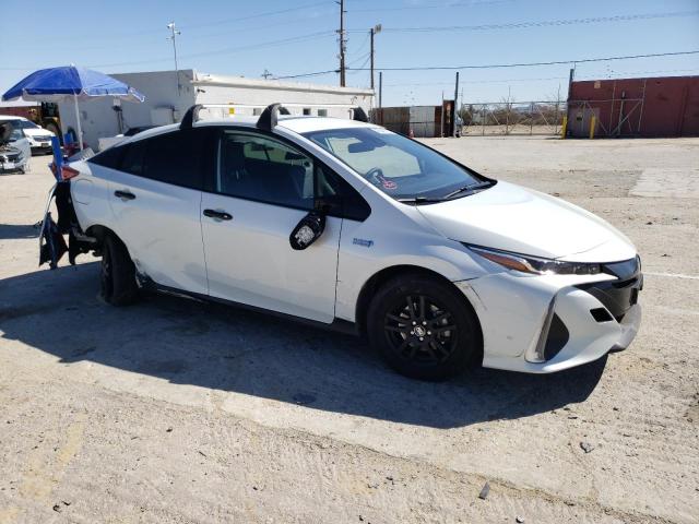 JTDKARFP0L3160641 - 2020 TOYOTA PRIUS PRIM LE WHITE photo 4