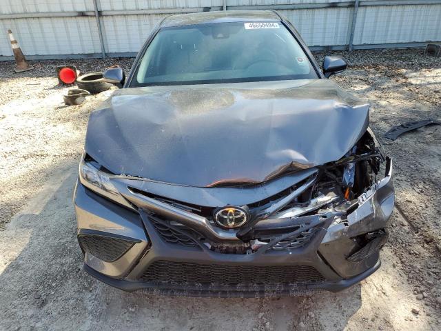 4T1G11AK1NU655331 - 2022 TOYOTA CAMRY SE GRAY photo 5