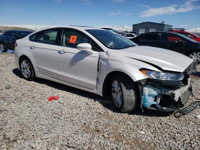 3FA6P0H77GR107005 - 2016 FORD FUSION SE WHITE photo 4