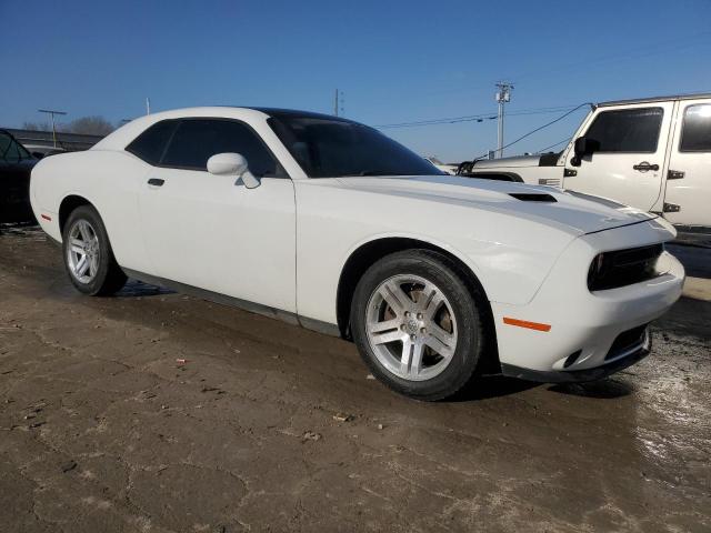 2C3CDZAG0GH137337 - 2016 DODGE CHALLENGER SXT WHITE photo 4