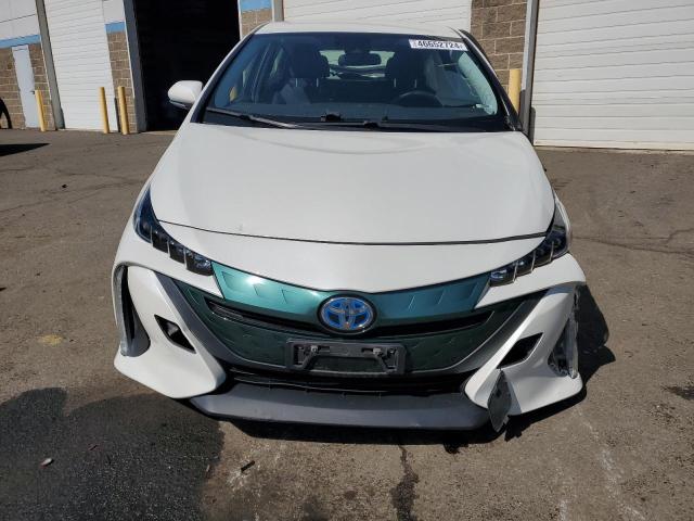 JTDKARFP0J3100324 - 2018 TOYOTA PRIUS PRIM თეთრი ფოტო 5
