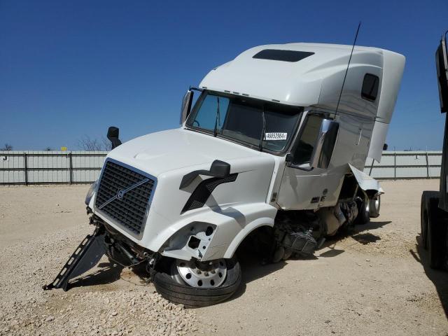 4V4NC9EH2JN995552 - 2018 VOLVO VN VNL WHITE photo 2