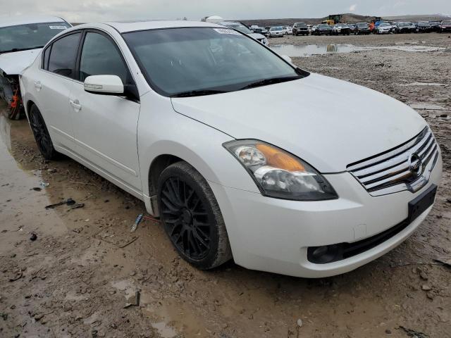 1N4BL21E08N461225 - 2008 NISSAN ALTIMA 3.5SE WHITE photo 4