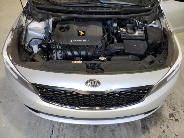 3KPFK4A74JE254326 - 2018 KIA FORTE LX SILVER photo 11