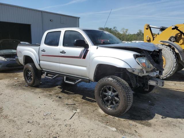 5TELU4ENXAZ674333 - 2010 TOYOTA TACOMA DOUBLE CAB SILVER photo 4