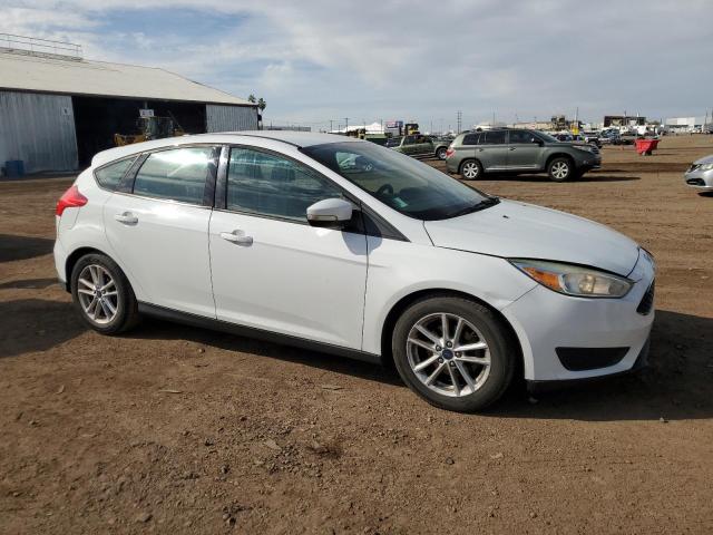 1FADP3K29FL326731 - 2015 FORD FOCUS SE WHITE photo 4