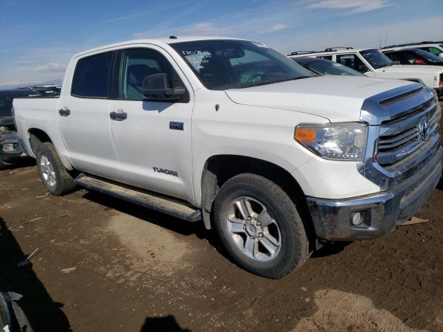 5TFDW5F16HX590091 - 2017 TOYOTA TUNDRA CREWMAX SR5 WHITE photo 4