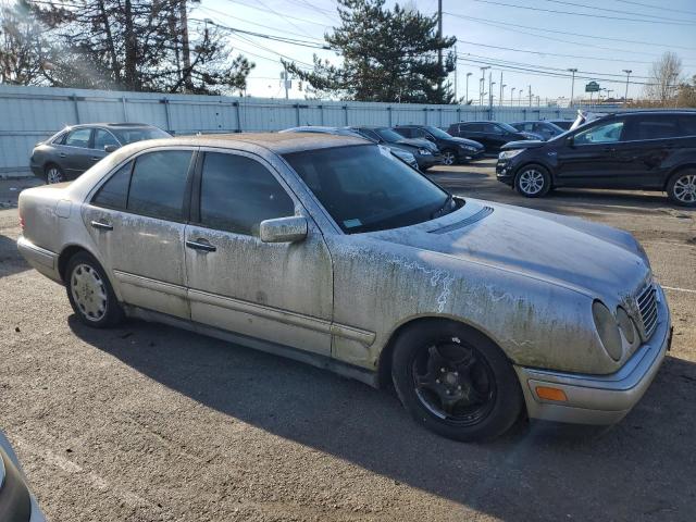 WDBJF25H8XA769782 - 1999 MERCEDES-BENZ E 300TD SILVER photo 4