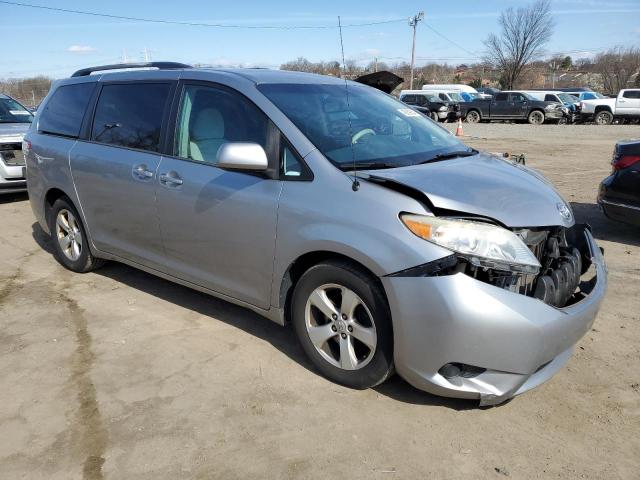 5TDKK3DC9DS318470 - 2013 TOYOTA SIENNA LE SILVER photo 4