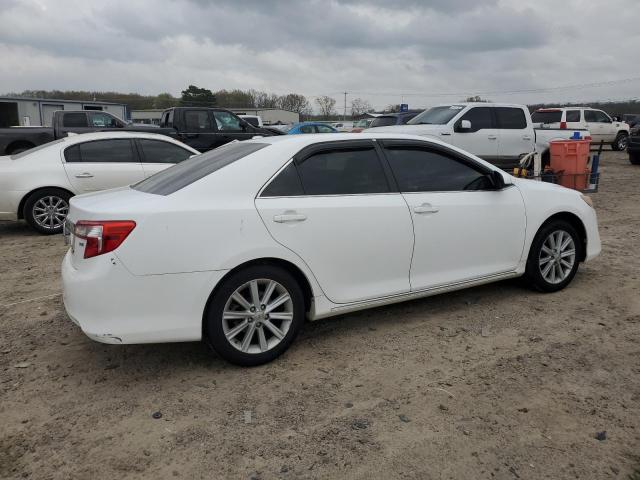 4T4BF1FK2CR245189 - 2012 TOYOTA CAMRY BASE WHITE photo 3