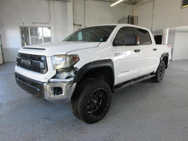 5TFDW5F10FX418846 - 2015 TOYOTA TUNDRA CREWMAX SR5 WHITE photo 2