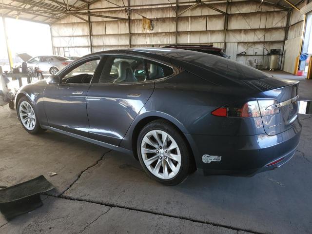 5YJSA1E11GF134752 - 2016 TESLA MODEL S ნაცრისფერი ფოტო 2
