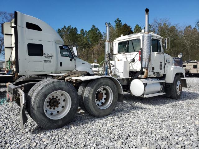 1M1AA18YX3W154962 - 2003 MACK 600 CH600 WHITE photo 4