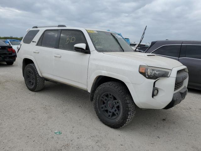 JTEBU5JRXG5333242 - 2016 TOYOTA 4RUNNER SR5/SR5 PREMIUM WHITE photo 4