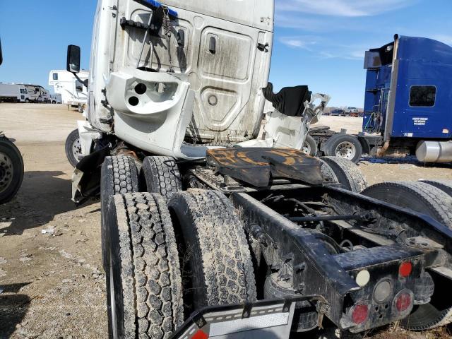 1FUJGLDR4JLJL3797 - 2018 FREIGHTLINER CASCADIA WHITE photo 6