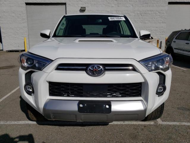 JTEPU5JRXP6102633 - 2023 TOYOTA 4RUNNER SE WHITE photo 5