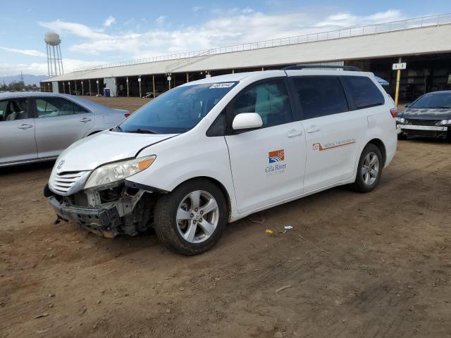 2017 TOYOTA SIENNA LE, 