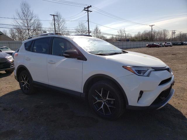 JTMJFREV6GJ061370 - 2016 TOYOTA RAV4 SE WHITE photo 4