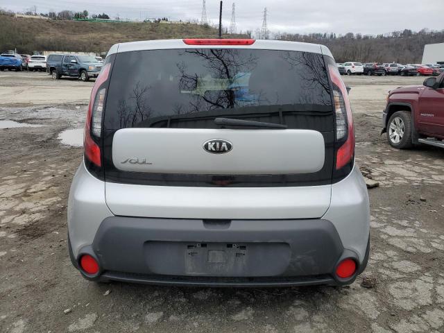 KNDJN2A24G7838678 - 2016 KIA SOUL SILVER photo 6