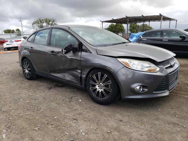 1FADP3F21EL300147 - 2014 FORD FOCUS SE GRAY photo 4